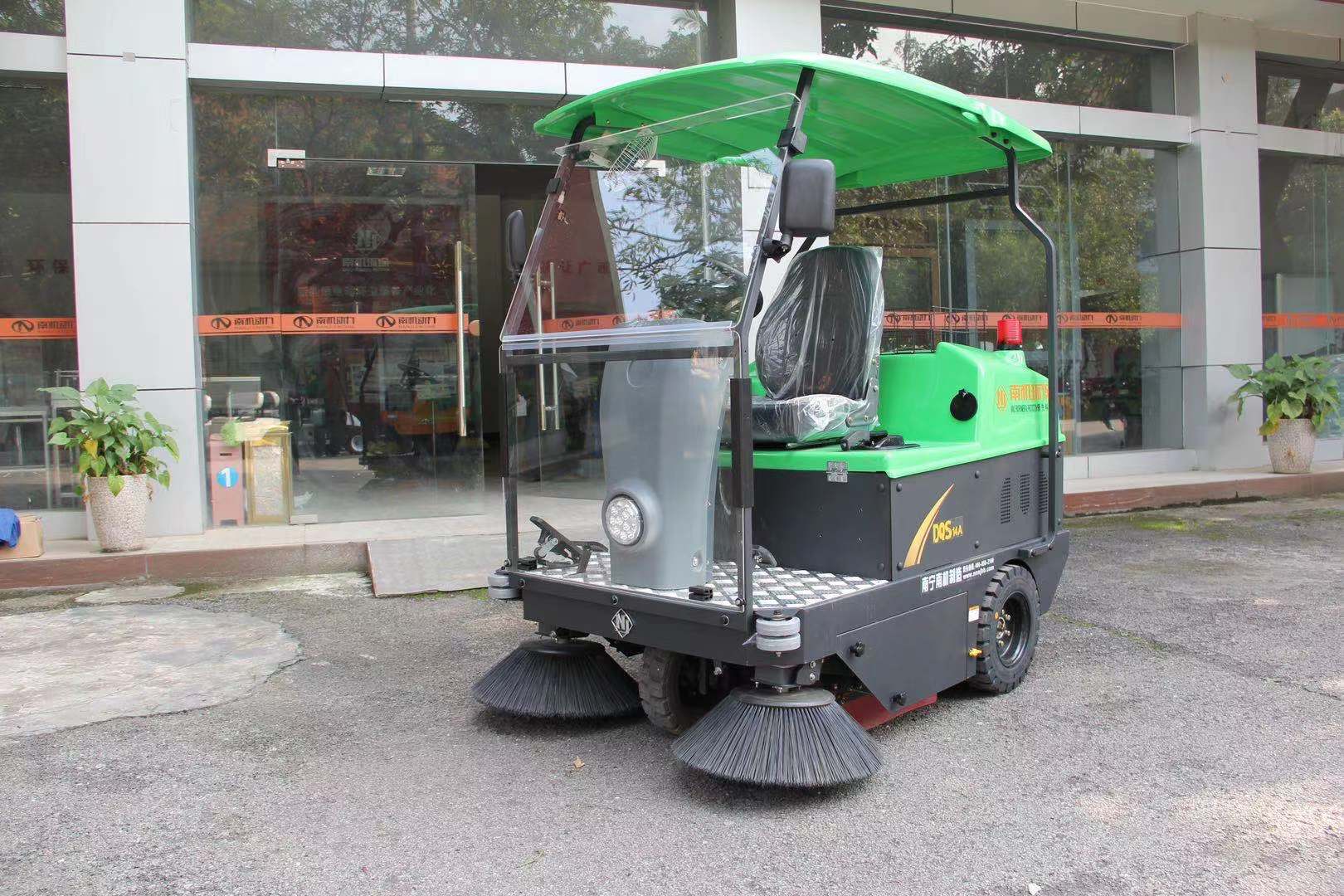NJ-D1800駕駛式掃地機(jī)